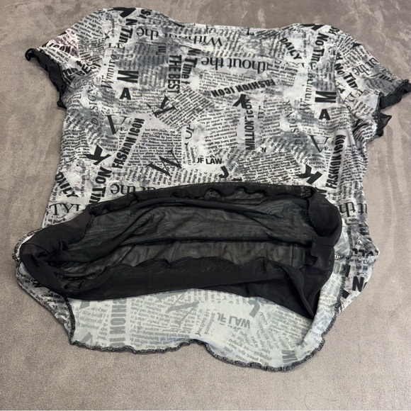 Almost Famous Juniors Newspaper Print Short Sleeve sheer Top Size L Y2K - Picture 3 of 8